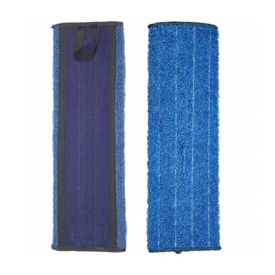 Conjunto de dois panos de limpeza azuis com texturas diferentes e alça preta