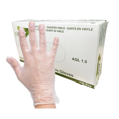 Mão com luva transparente de vinil com caixa de luvas ao fundo