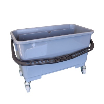 Contentor azul retangular em plástico com alça preta e rodas.