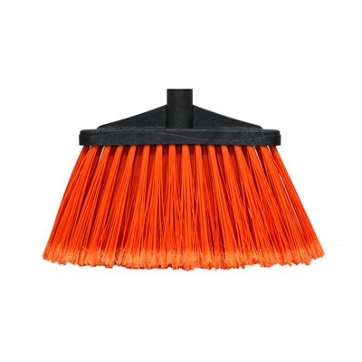 Escova de varrer com cerdas laranja e suporte preto
