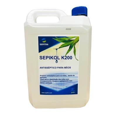 Frasco plástico branco com etiqueta azul e tampa azul contendo antisséptico para mãos