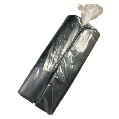 Pacote com dois rolos de saco de lixo pretos em plástico transparente