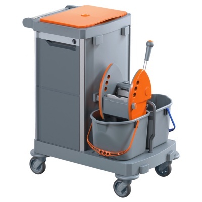 Carrinho de limpeza cinzento com tampo e acessórios laranja, dois baldes e rodas