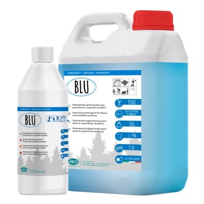 Frascos de detergente desinfetante azul da marca BLU com etiquetas informativas em português