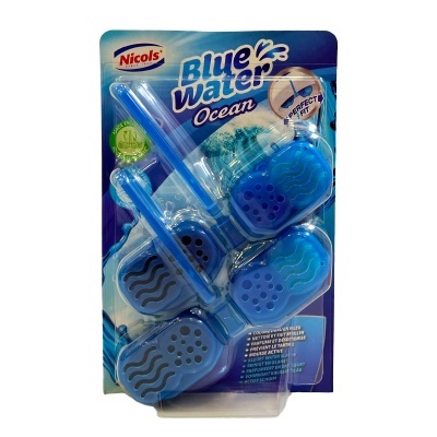 Conjunto de acessórios de limpeza do banheiro em plástico azul em embalagem de cartão.