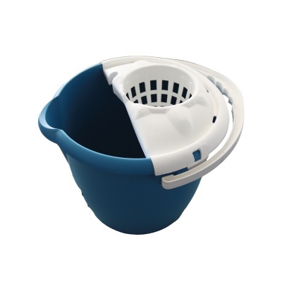 Balde plástico azul com esfregão branco para limpeza