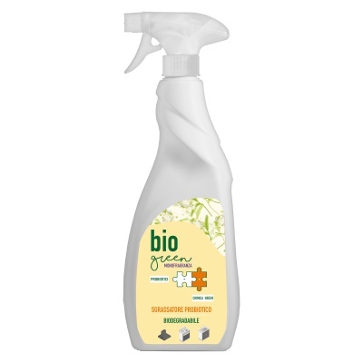 Frasco pulverizador branco de limpeza com rótulo bio green