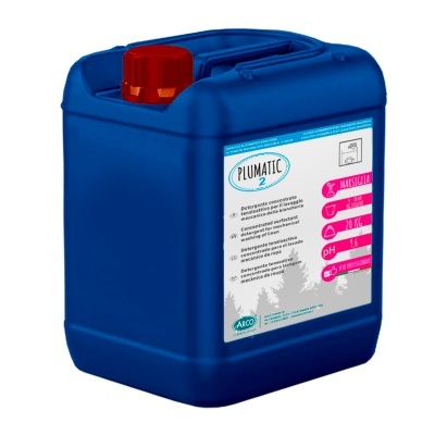 Recipiente azul de plástico com etiqueta branca e tampa vermelha.