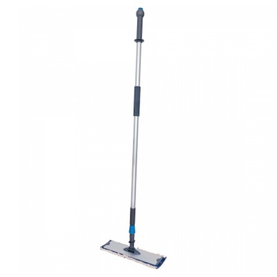 Mopa de limpeza com cabo telescópico e base retangular azul e preto