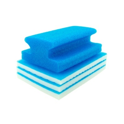 Esponja azul com camada branca para limpeza