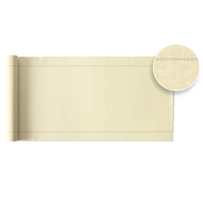 Pano de mesa retangular bege com textura visível e costura dupla nas bordas