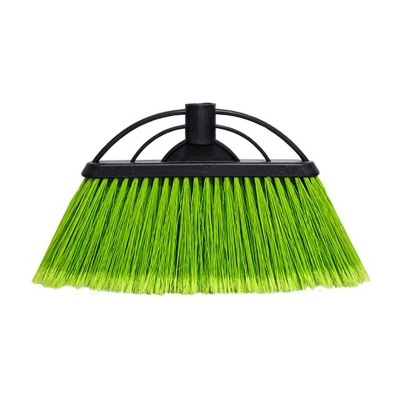 Vassoura de cerdas verdes com suporte preto