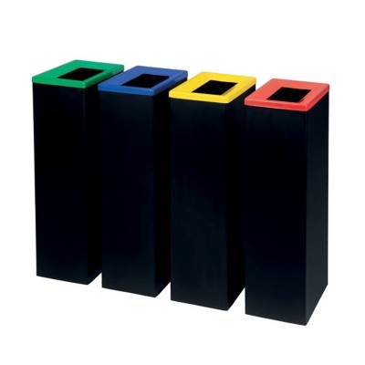 Contentores de reciclagem pretos com tampas coloridas verde, azul, amarelo e vermelho