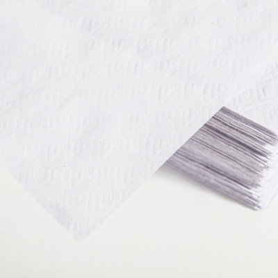 Papel branco texturizado empilhado com padrão subtil