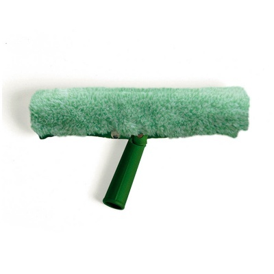 Rolo de pintura verde com pega verde sobre fundo branco