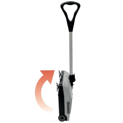 Varredora de chão manual cinza com pega preta e rodas