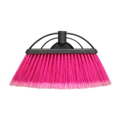Vassoura com cerdas cor-de-rosa e suporte preto para cabo