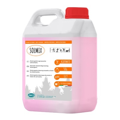 Recipiente plástico branco translúcido com tampa vermelha e líquido rosa, rótulo SOLMIX detergente