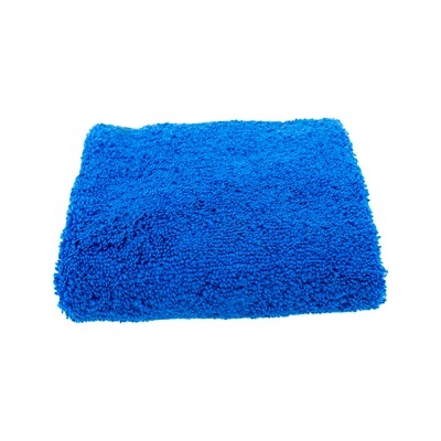 Toalha azul de microfibra dobrada