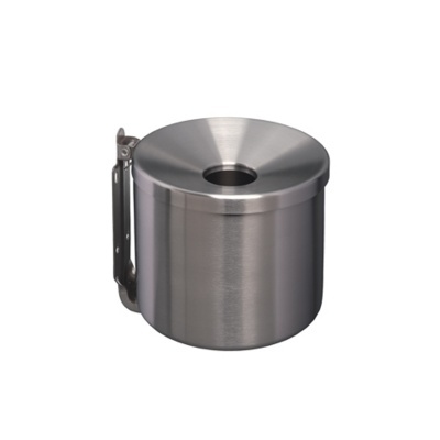 Recipiente metálico cilíndrico com tampa e pega lateral preta