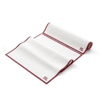 Tapete branco com bordas vermelhas e texto vermelho PRALI 072-90