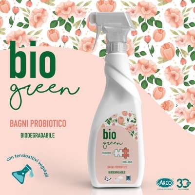 Frasco de spray branco com rótulo floral e texto bio green, Bagni probiotico, biodegradabile, ARCO.
