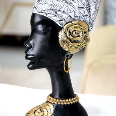 Figura "Mulher Africana"