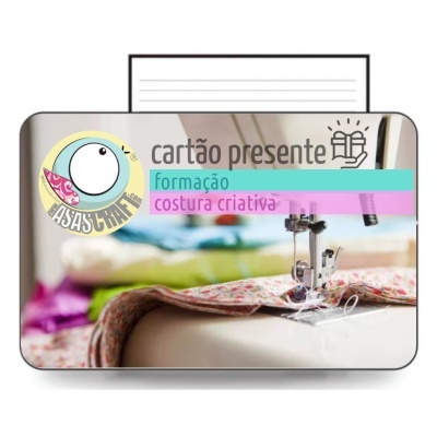 Cartão presente formação costura criativa com máquina de costura e tecido floral