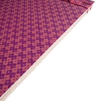 Caderno com capa rígida padrão geométrico púrpura e rosa