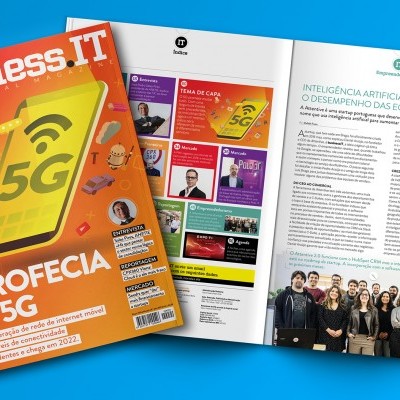 Revista com capa alaranjada sobre 5G e páginas internas com texto e foto de grupo