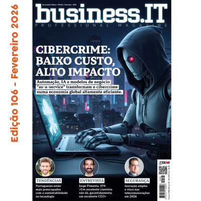 Revista business.IT com robô a usar laptop e temas de cibercrime e tecnologia