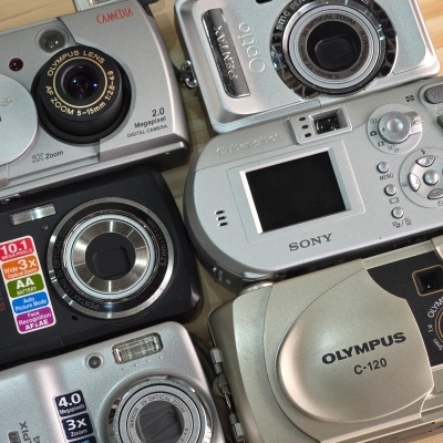 Máquinas digitais compactas.