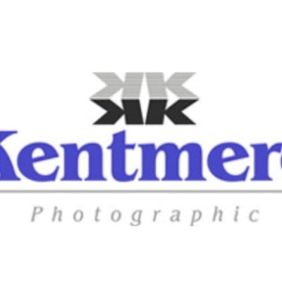 Logótipo Kentmere Photographic com símbolo gráfico acima