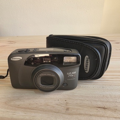 Câmara fotográfica compacta Samsung Slim Zoom 290W S preta com estojo preto