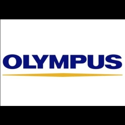 Logótipo da marca OLYMPUS azul com linha curva amarela por baixo