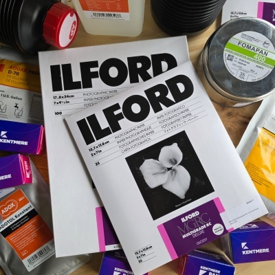 Consumíveis.(Película p/b, química, papel fotográfico)