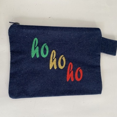 Bolsa de tecido azul escuro com fecho e texto ho ho ho colorido