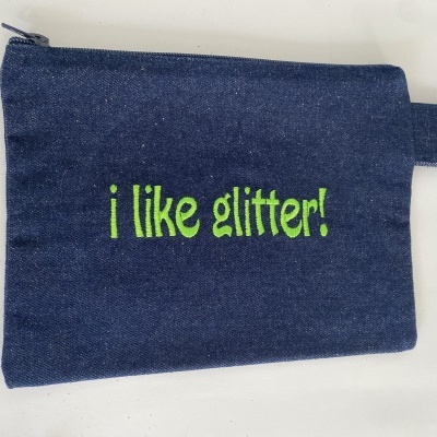 Bolsa de tecido azul escuro com texto verde 'i like glitter!'