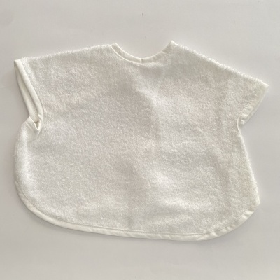 Camisola branca para bebé com textura felpuda e gola redonda