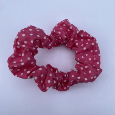 Elástico para cabelo rosa com bolinhas brancas