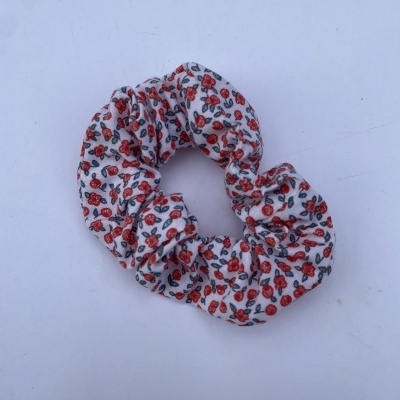 Elástico de cabelo branco com padrão de cerejas vermelhas