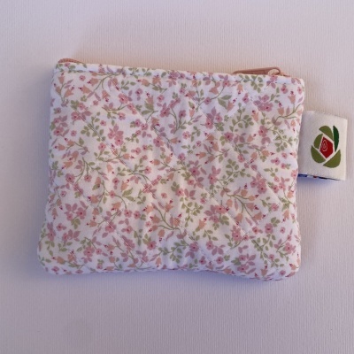 Carteira pequena de tecido floral acolchoado com fecho de correr