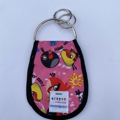 Porta-chaves em tecido com estampado Angry Birds e argolas metálicas
