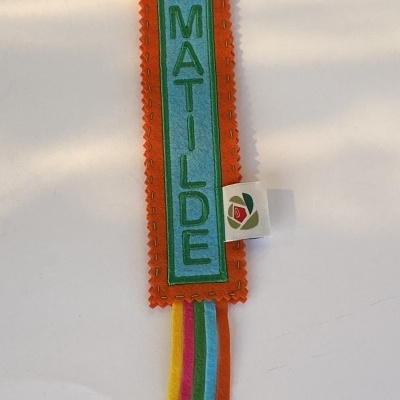 Marcador de livros colorido com nome Matilde bordado