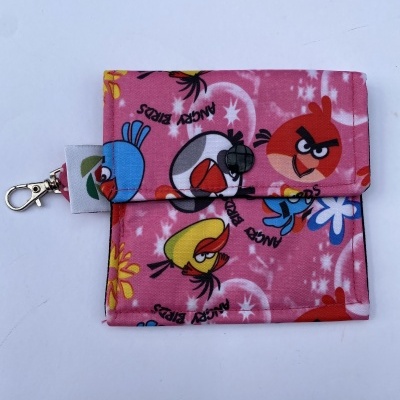 Carteira rosa com personagens Angry Birds e fecho de pressão