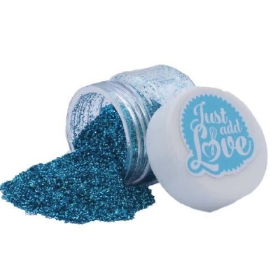 Pote de glitter azul com tampa branca e etiqueta 'Just add Love'.