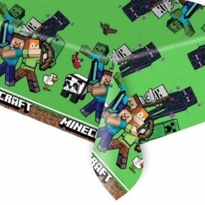tecido estampado com personagens do jogo Minecraft em fundo verde claro