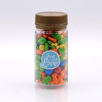 Frasco transparente com confeitos coloridos e etiqueta 'Just add Love'