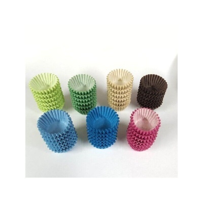 Forminhas para cupcakes coloridas em papel com textura franzida