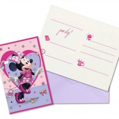 Cartão de convite da Minnie Mouse com envelope lilás